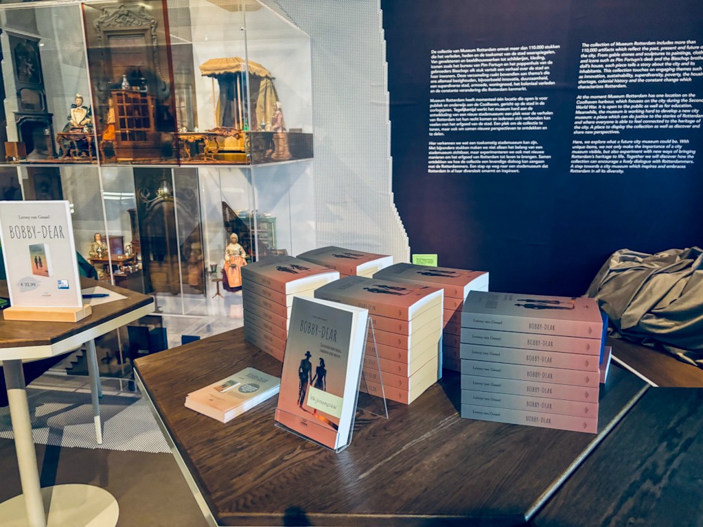Boeken op de boekpresentatie Bobby-dear