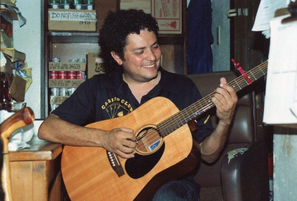 David Rodriguez David Rodriguez met gitaar
